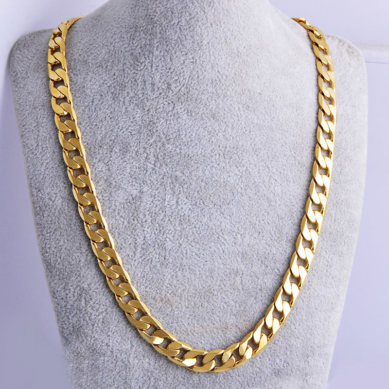 Bold Hip Hop Tank Chain Necklace: Embracing Urban Street Style