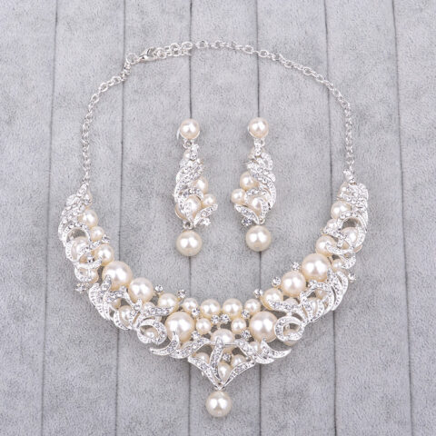 Europe Pearl Necklace Jewelry Pendant