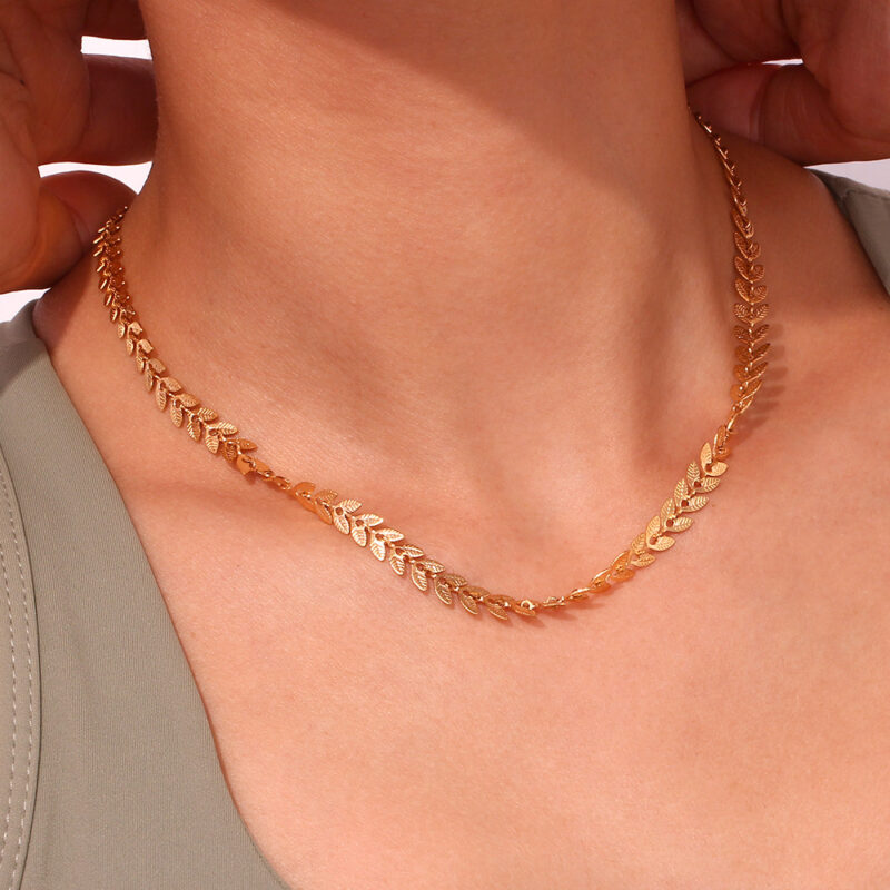 18K Gold Leaf Fishtail Chain Necklace