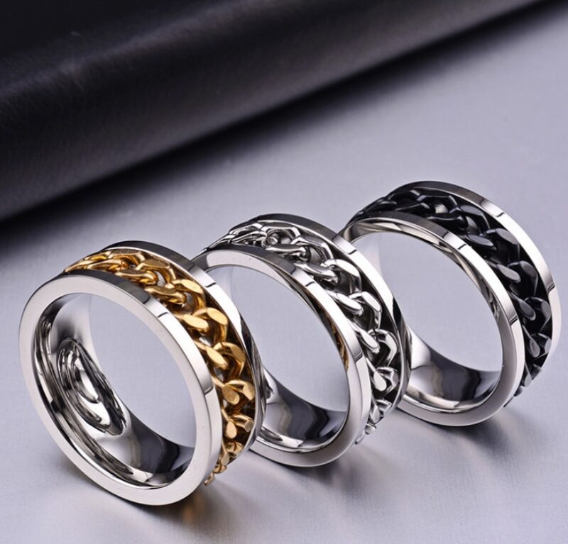 Silver Turnable Chain Ring – Modern Elegance and Unique Design